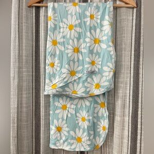 Posh peanut daisies blanket bamboo